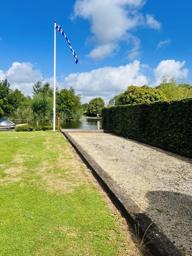 Vakantiehuis Aan Het Water In Friesland Sint Nicolaasga Exterior photo